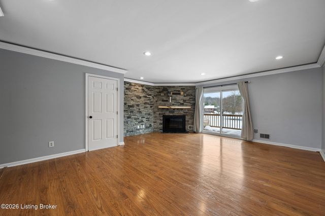 6400 Marina Dr, Prospect, KY 40059