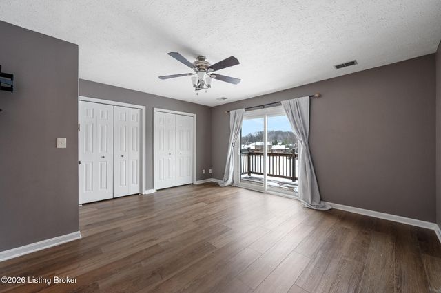 6400 Marina Dr, Prospect, KY 40059