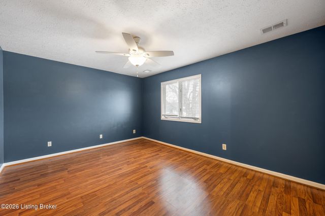 6400 Marina Dr, Prospect, KY 40059