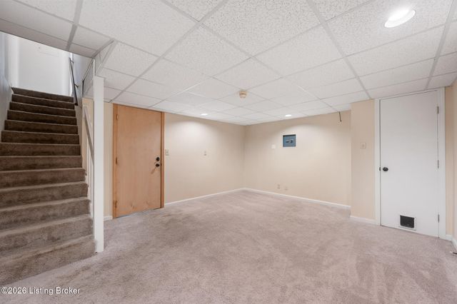 6400 Marina Dr, Prospect, KY 40059