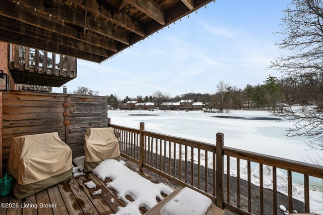 6400 Marina Dr, Prospect, KY 40059