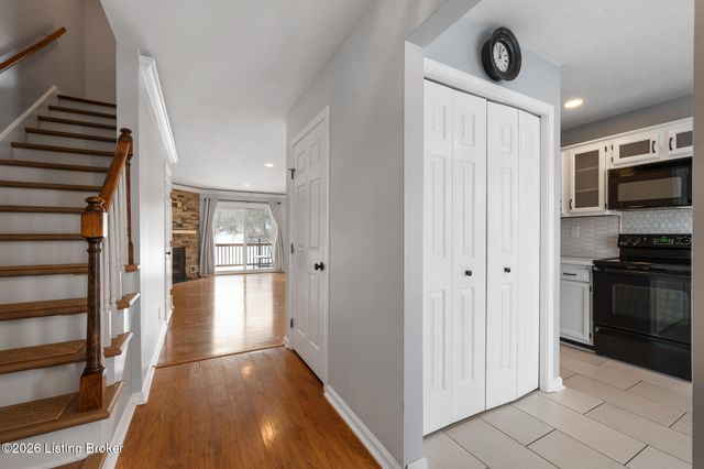 6400 Marina Dr, Prospect, KY 40059