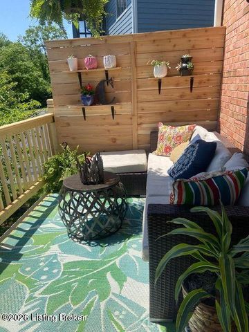 6400 Marina Dr, Prospect, KY 40059