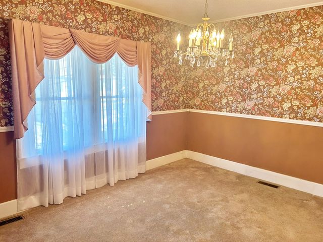 117 W Logan Street, Harrisburg, IL 62946