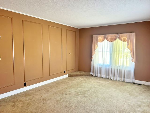 117 W Logan Street, Harrisburg, IL 62946