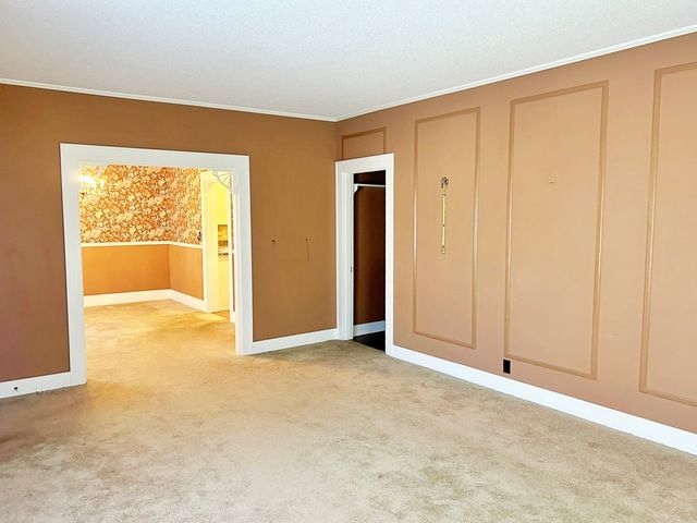 117 W Logan Street, Harrisburg, IL 62946