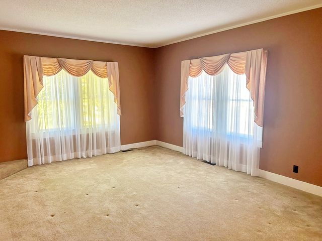 117 W Logan Street, Harrisburg, IL 62946