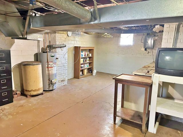 117 W Logan Street, Harrisburg, IL 62946
