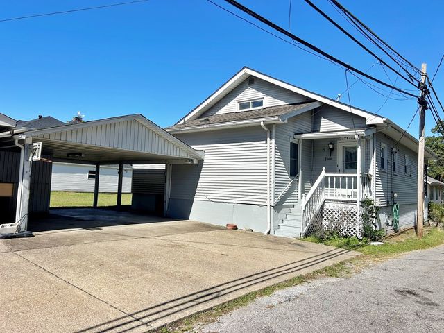 117 W Logan Street, Harrisburg, IL 62946