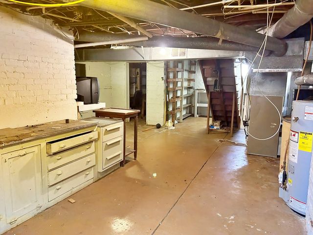 117 W Logan Street, Harrisburg, IL 62946