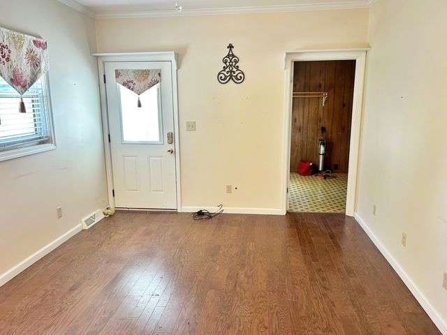117 W Logan Street, Harrisburg, IL 62946