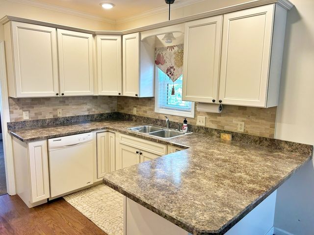 117 W Logan Street, Harrisburg, IL 62946
