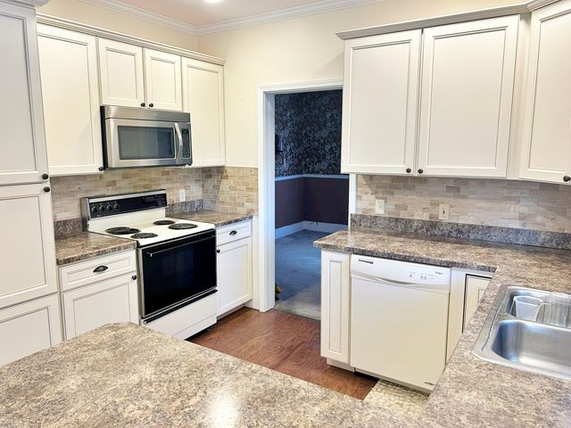 117 W Logan Street, Harrisburg, IL 62946