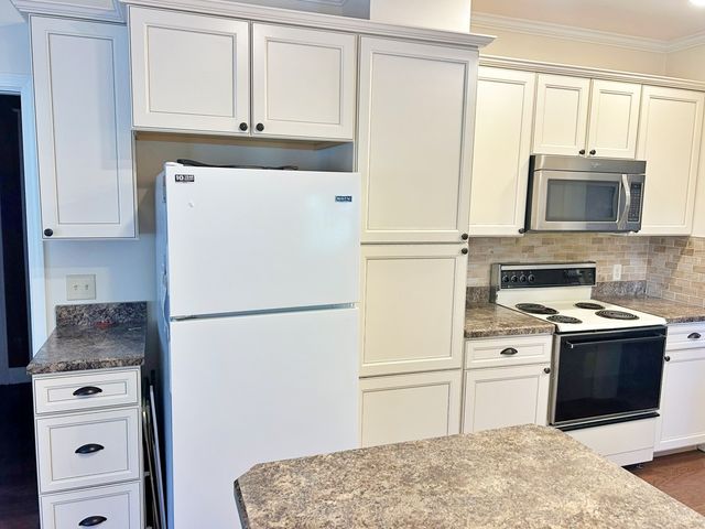 117 W Logan Street, Harrisburg, IL 62946