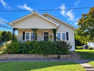 117 W Logan Street, Harrisburg, IL 62946