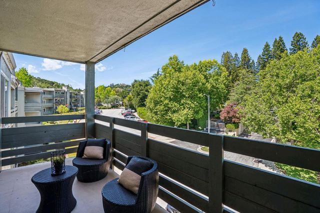 4004 Farm Hill 303, Redwood City, CA 94061