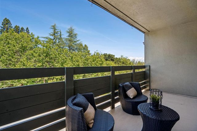 4004 Farm Hill 303, Redwood City, CA 94061