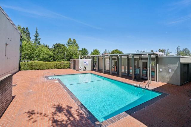 4004 Farm Hill 303, Redwood City, CA 94061