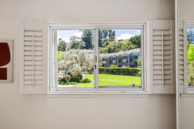4004 Farm Hill Boulevard 303, Redwood City, CA 94061