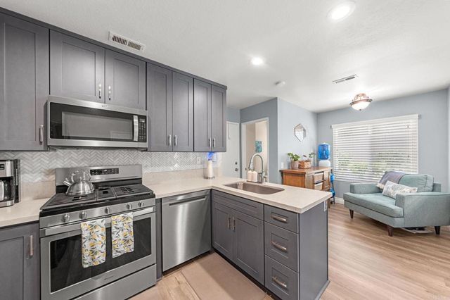338 Ferrara Way, Vista, CA 92083