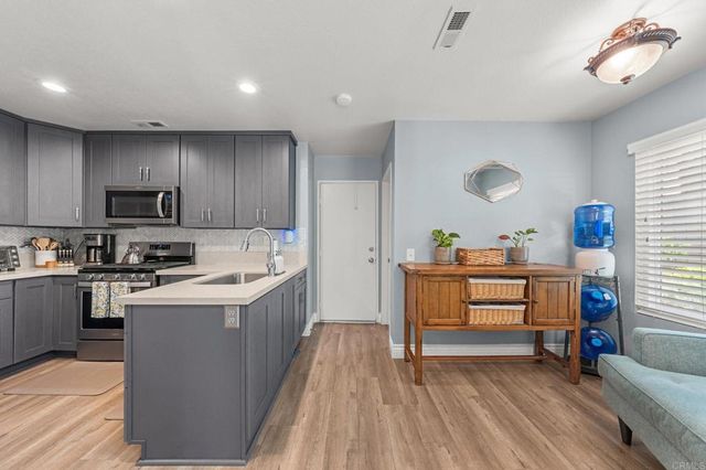 338 Ferrara Way, Vista, CA 92083
