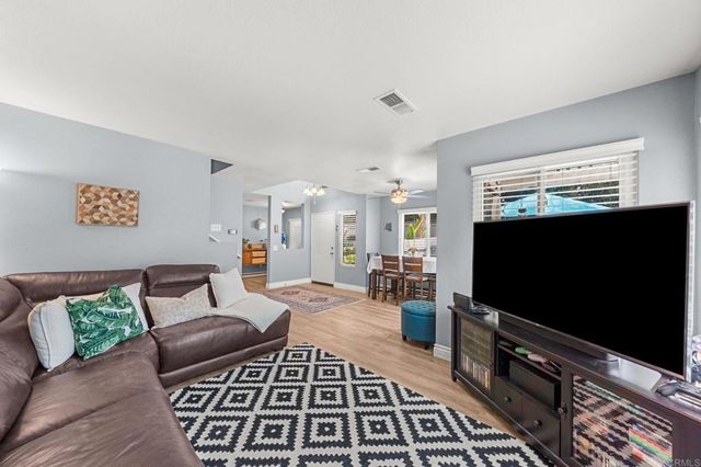 338 Ferrara Way, Vista, CA 92083