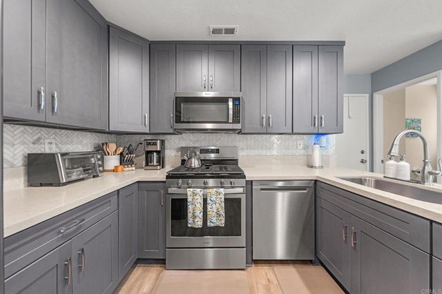 338 Ferrara Way, Vista, CA 92083