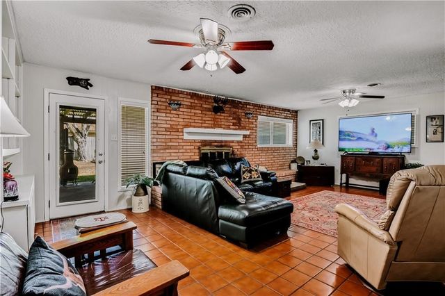 506 Greenway Dr, Corpus Christi, TX 78412