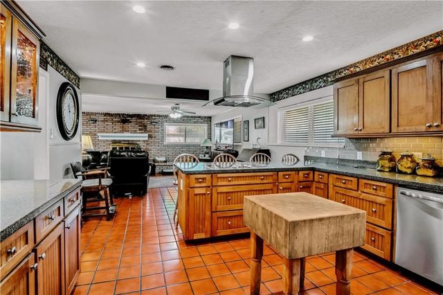 506 Greenway Dr, Corpus Christi, TX 78412
