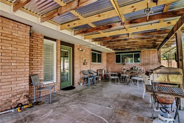 506 Greenway Dr, Corpus Christi, TX 78412
