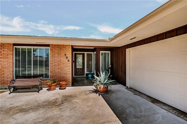 506 Greenway Dr, Corpus Christi, TX 78412