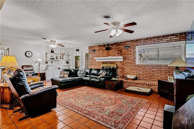 506 Greenway Dr, Corpus Christi, TX 78412