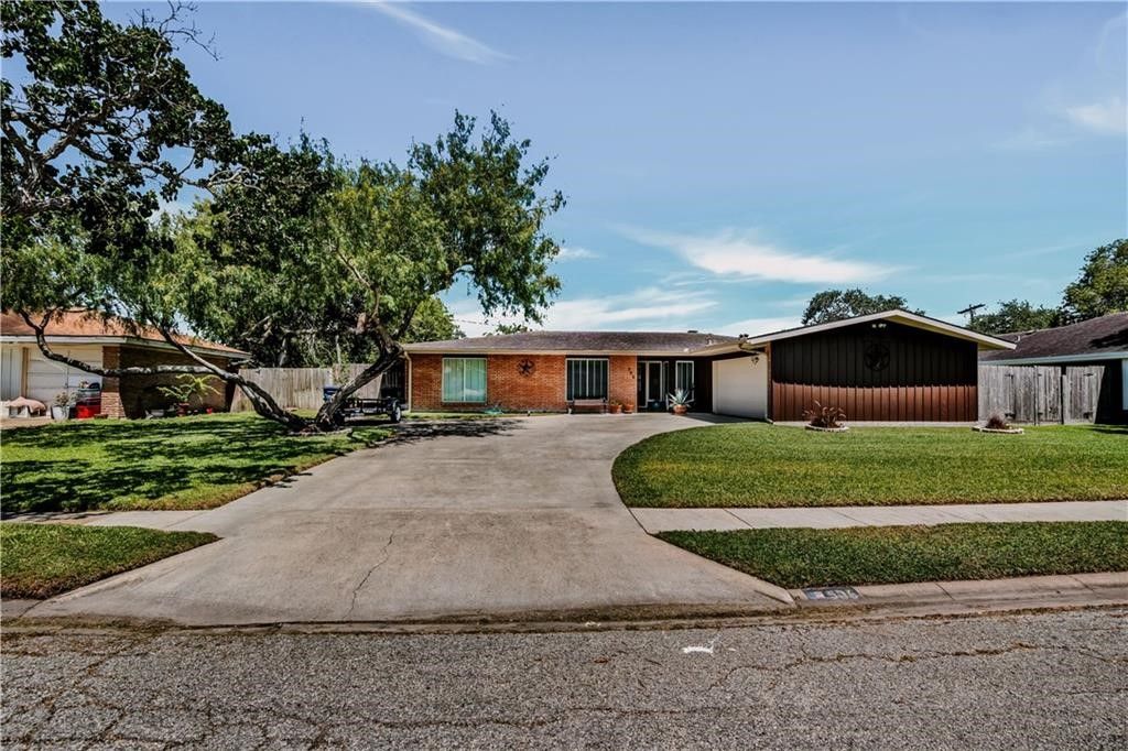 506 Greenway Dr, Corpus Christi, TX 78412