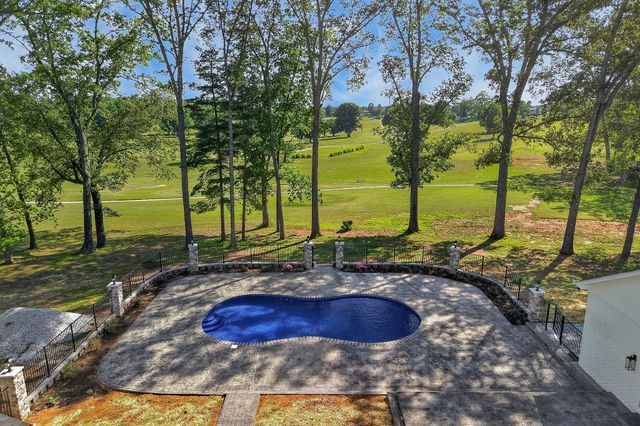 28 Lakeland Dr, Mcminnville, TN 37110