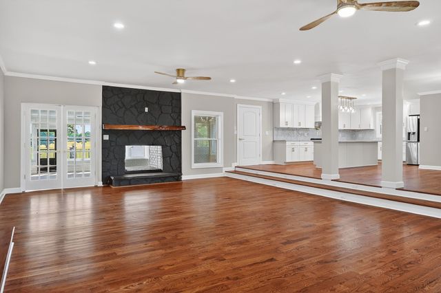 28 Lakeland Dr, Mcminnville, TN 37110