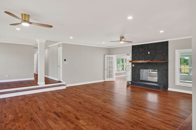 28 Lakeland Dr, Mcminnville, TN 37110