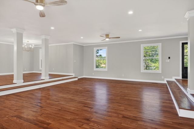 28 Lakeland Dr, Mcminnville, TN 37110