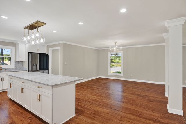 28 Lakeland Dr, Mcminnville, TN 37110