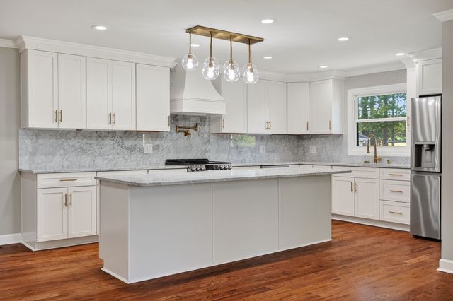 28 Lakeland Dr, Mcminnville, TN 37110