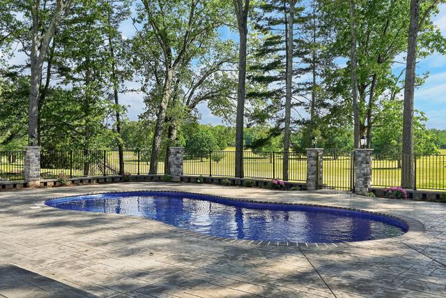 28 Lakeland Dr, Mcminnville, TN 37110