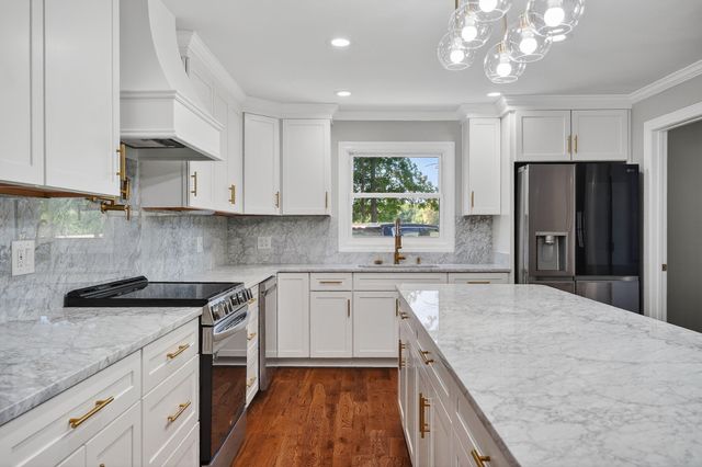 28 Lakeland Dr, Mcminnville, TN 37110