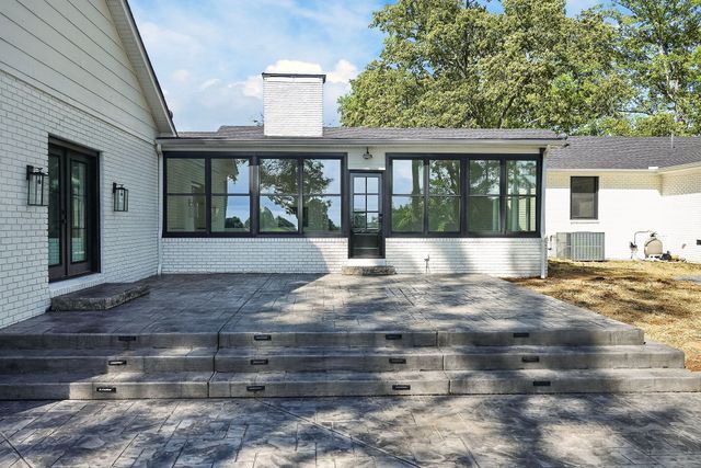 28 Lakeland Dr, Mcminnville, TN 37110