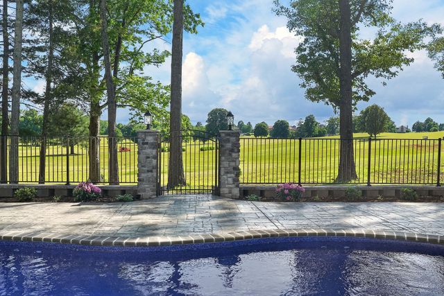 28 Lakeland Dr, Mcminnville, TN 37110