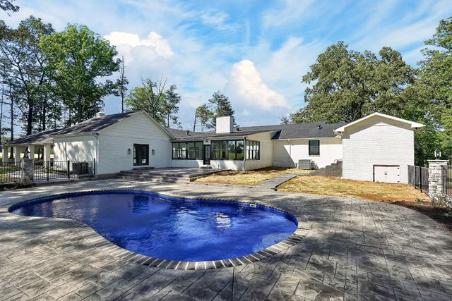 28 Lakeland Dr, Mcminnville, TN 37110