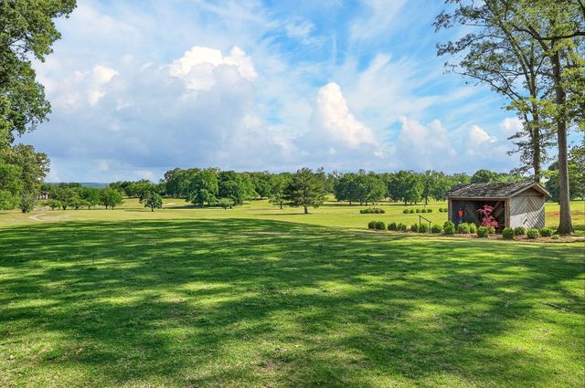 28 Lakeland Dr, Mcminnville, TN 37110