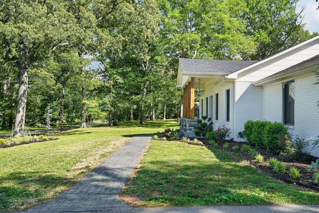 28 Lakeland Dr, Mcminnville, TN 37110