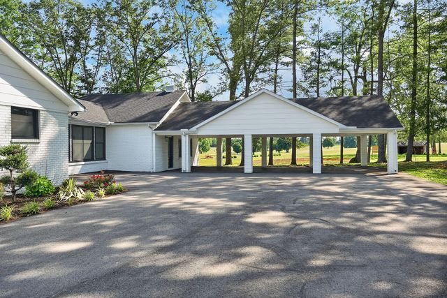 28 Lakeland Dr, Mcminnville, TN 37110