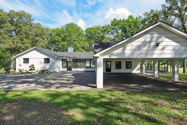 28 Lakeland Dr, Mcminnville, TN 37110