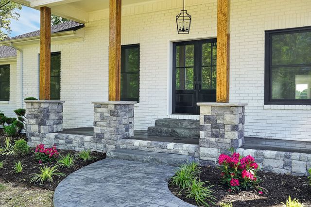 28 Lakeland Dr, Mcminnville, TN 37110