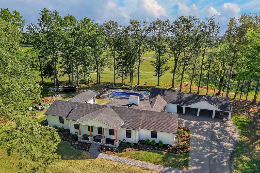 28 Lakeland Dr, Mcminnville, TN 37110